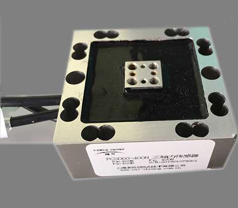 三軸力傳感器的精度和測量范圍是多少？